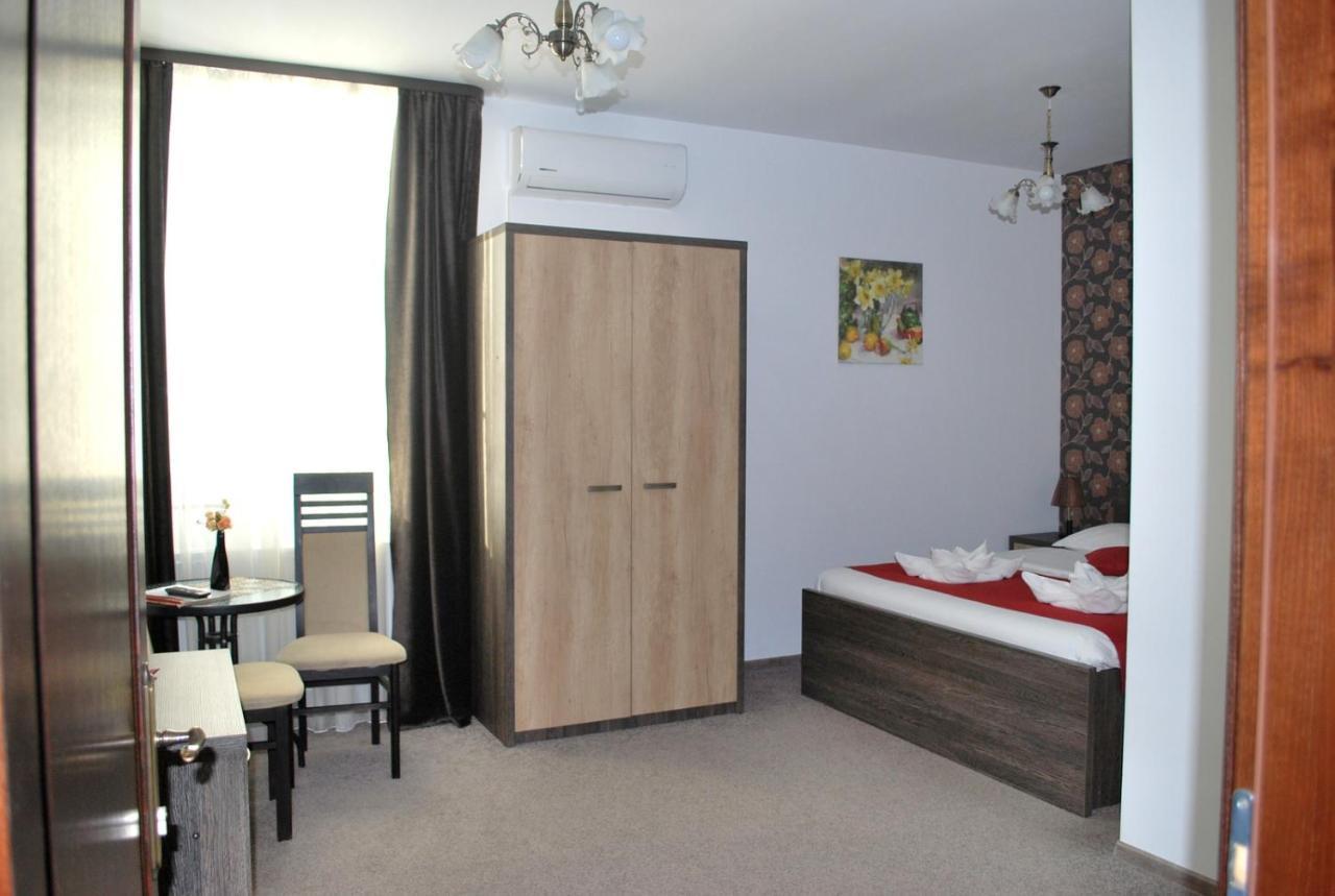 Harmonie Radauti Hostel Eksteriør bilde